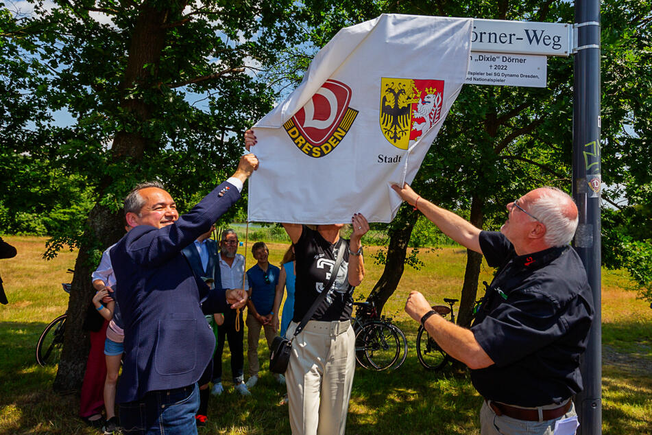 Feierlich eröffnete der Görlitzer Oberbürgermeister Octavian Ursu (55, CDU,l.) am Sonntag den Dixie-Dörner-Weg.