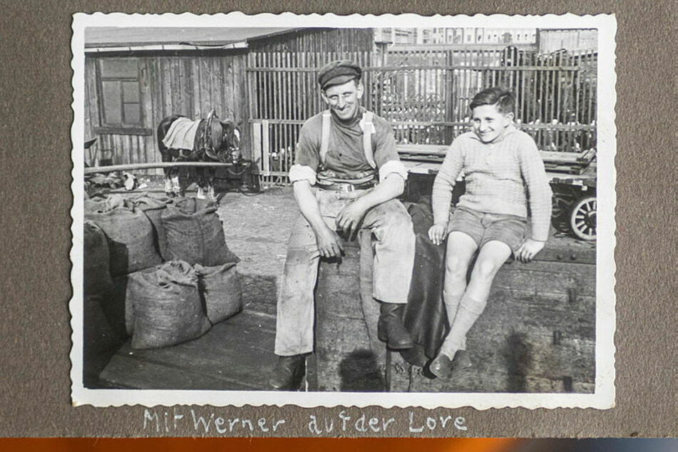 In den 1930er Jahren fuhren Eberts die Kohle noch mit Pferdefuhrwerken aus. Auf dem Bild sind Großvater Erich Ebert (†1999) und dessen Neffe Werner (†1939) zu sehen.