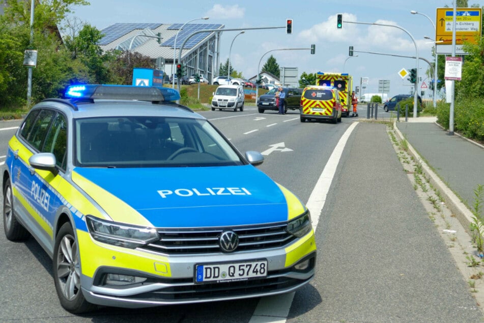 Zur Unfallaufnahme wurden zwei Fahrstreifen an der Kreuzung kurzzeitig gesperrt.
