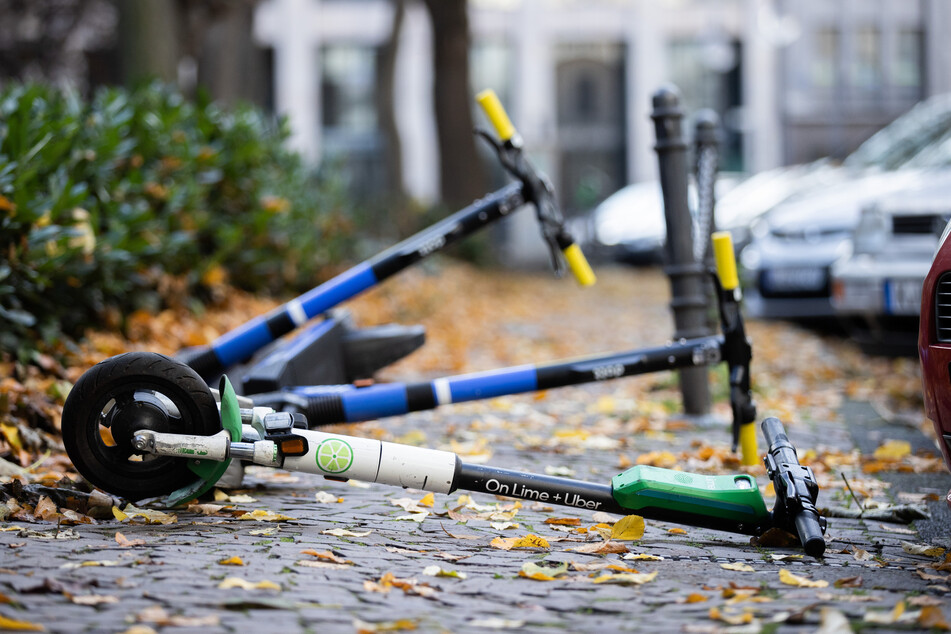 In NRW sind in den ersten vier Monaten dieses Jahres bei insgesamt 168 E-Scooter-Unfällen 162 Mal Menschen verletzt worden.