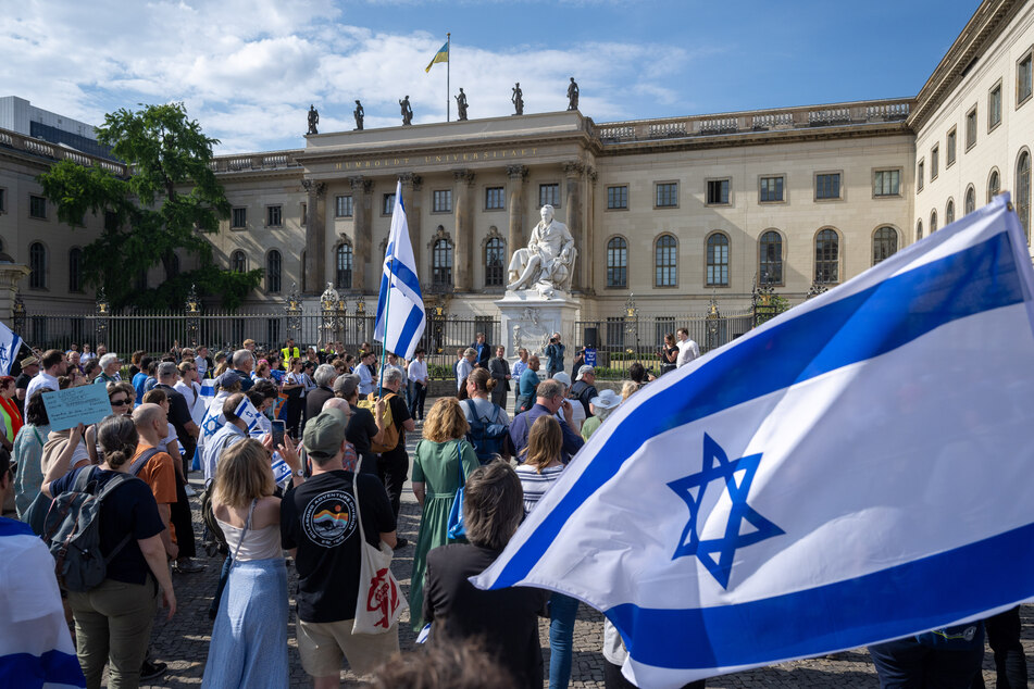 An der Kundgebung von Fridays for Israel nahmen auch der Rabbiner und der Vorsitzende der Jüdischen Gemeinde Berlin teil.