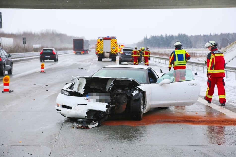 Unfall A7: Rutschpiste A7: Zahlreiche Unfälle, Sportwagen kracht in Leitplanke