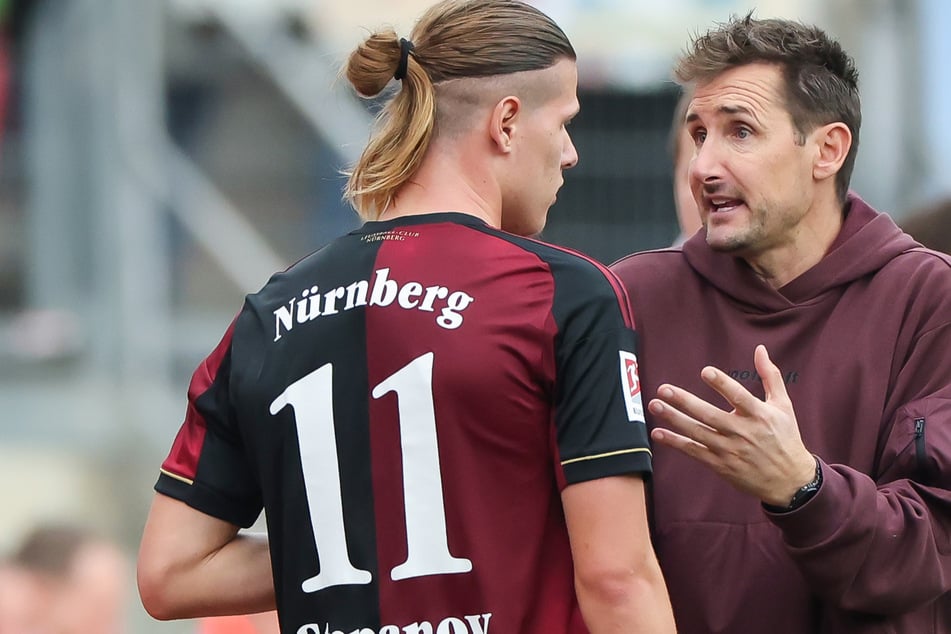 Transfermarkt im Liveticker: Doppel-Abgang! Klose-Klub lässt zwei Spieler ziehen