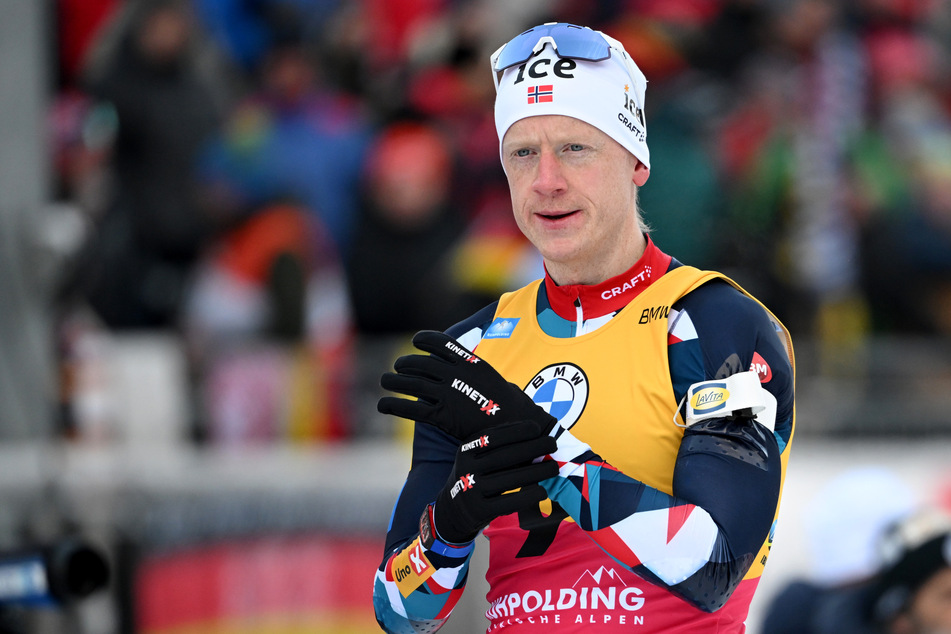 Johannes Thingnes Bø (30) ist auch in dieser Saison im Gelben Trikot unterwegs. Nach seinem dominanten Winter 2022/23 scheint das aber nicht mehr genug zu sein.