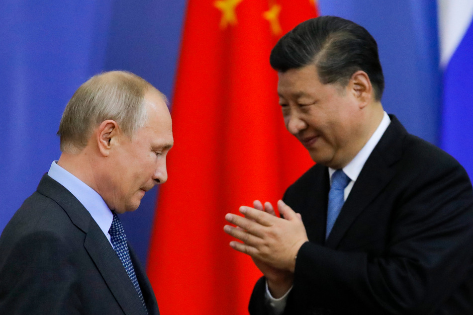 China-Chef Xi Jinping (69, r.) ist zuversichtlich, dass die Russen seinen "guter Freund" Wladimir Putin erneut zum Präsidenten "wählen".