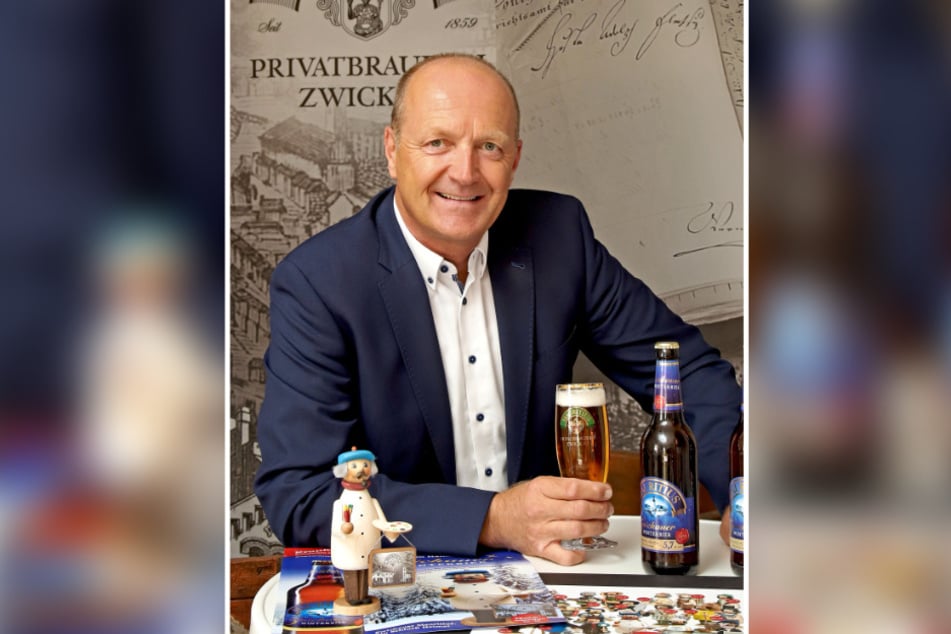 Mauritius-Chef Jörg Dierig (56) präsentiert in Zwickau das neue Räuchermännel: Zum 20. Mal gibt es die begehrte Sammlerfigur.