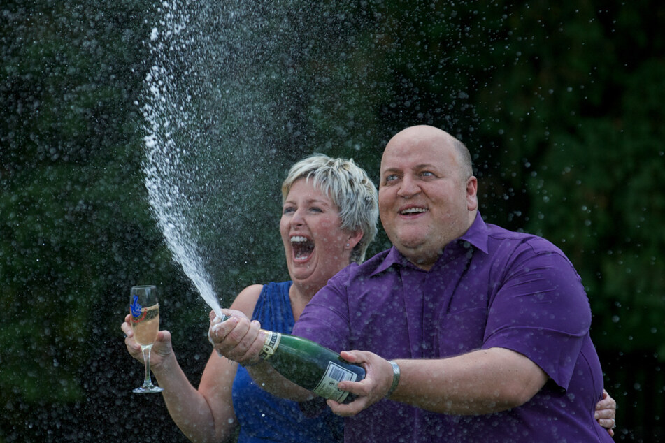 Lotto-Millionäre: Adrian Bayford und seine Frau Gillian lassen es krachen. (Archivbild 2012)