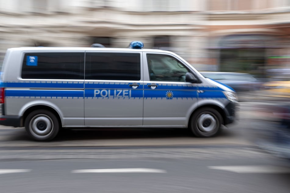 Zahlreiche Einsatzkräfte durchsuchten am Dienstag Objekte in Sachsen. (Symbolfoto)