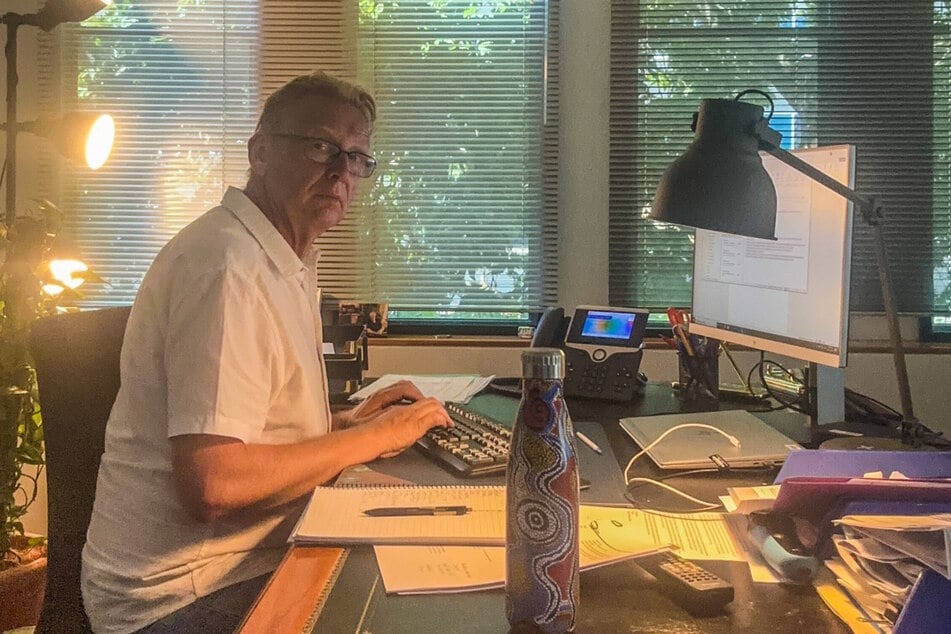 Erwischt! So guckt Politiker Mark Parton (59) zumindest auf diesem Foto drein, das er auf seinem X-Profil veröffentlicht hat.