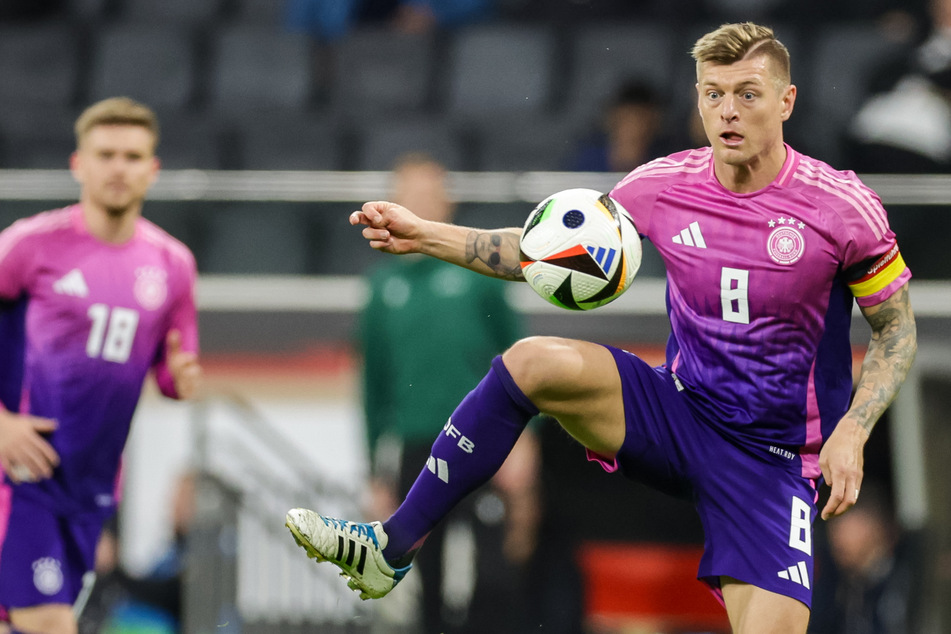 Toni Kroos (34, r.) beim DFB-Test gegen die Niederlande im März.