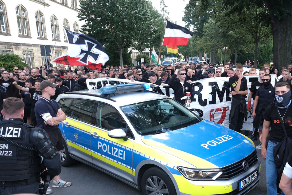 Zum CSD in Bautzen war die befürchtete rechtsextreme Gefahr derart hoch, dass die Abschlussparty nach dem Umzug abgesagt werden musste. Hunderte Nazis störten am Wochenende die Parade.