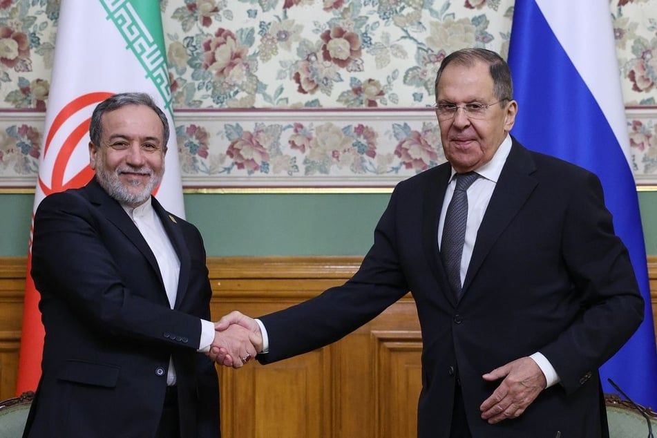m Iran wächst die Sorge vor einem möglichen Angriff der USA oder Israels. Nun reist Russlands Außenminister Lawrow nach Teheran. Die beiden Länder verbindet eine strategische Partnerschaft.