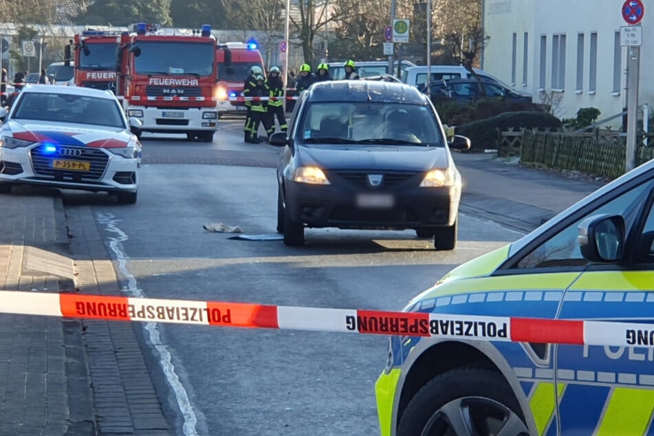 Niederländische Beamte haben bei einer Kontrolle eines Wagens mit vermutlich gestohlenen Kennzeichen Schüsse abgegeben.