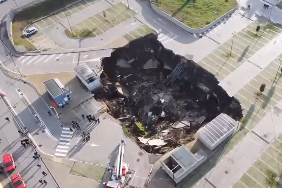 The chasm opened in the middle of a parking lot at a Ponticelli hospital.