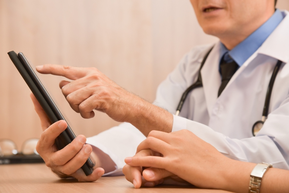 Gesund und fit bleibst Du mit der AOK NAVIDA und dem integrierten Vorsorgepass.