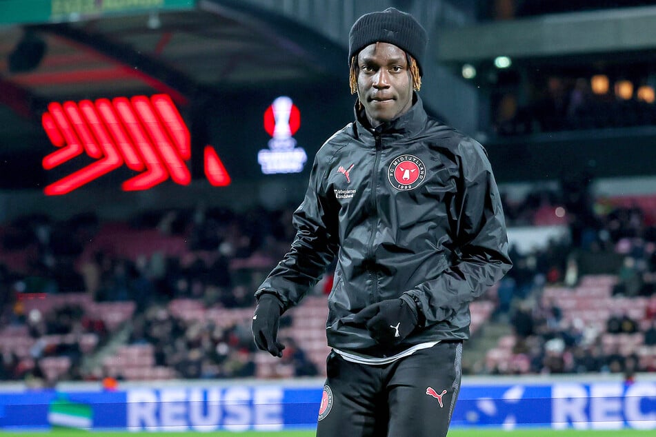 Alamara Djabi (19) vom FC Midtjylland musste nach einem Messerangriff am Wochenende ins künstliche Koma versetzt werden.