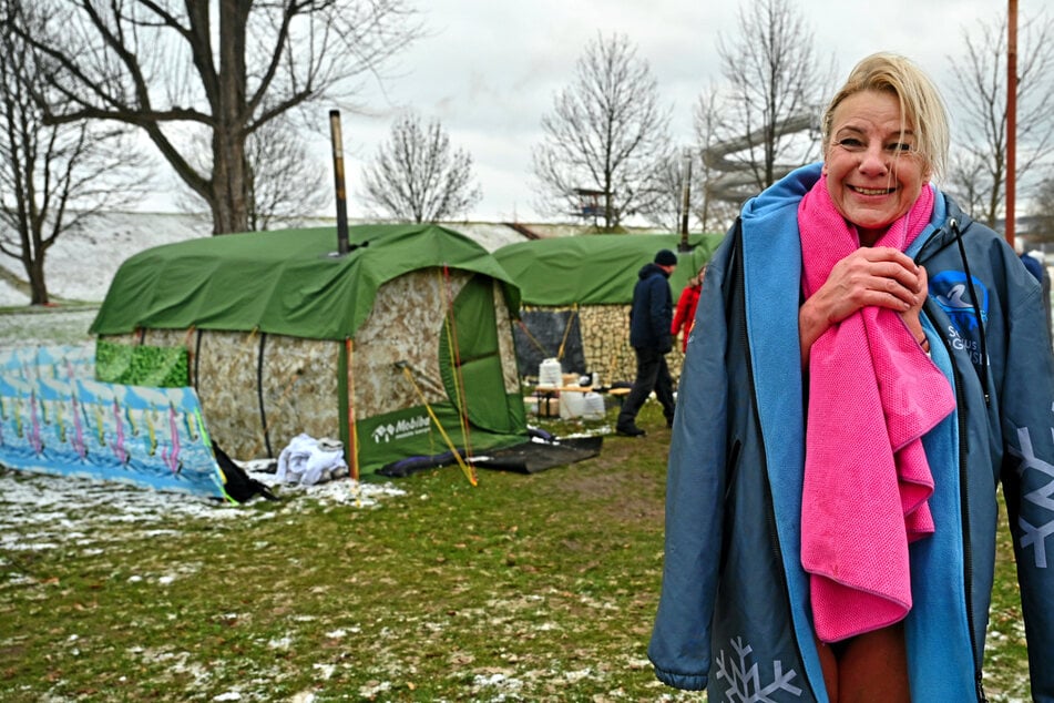 Eisschwimmerin Kathrin Döring (61) verbrachte sogar ganze zehn Minuten im 1,6 Grad kühlen Wasser.