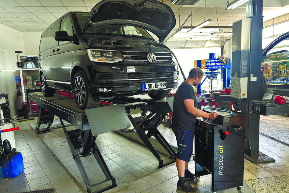 Wer sein Auto möglichst lange behalten möchte, sollte über eine Getriebereinigung nachdenken.