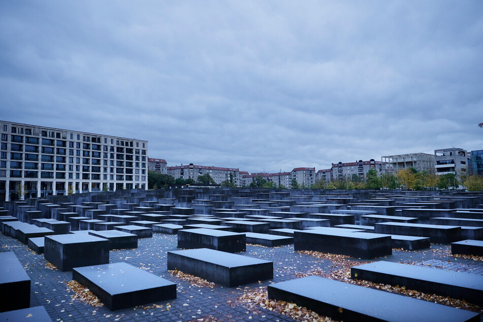 Das Mahnmal für die ermordeten Juden Europas erinnert in Berlin-Mitte an die Gräuel der NS-Zeit.