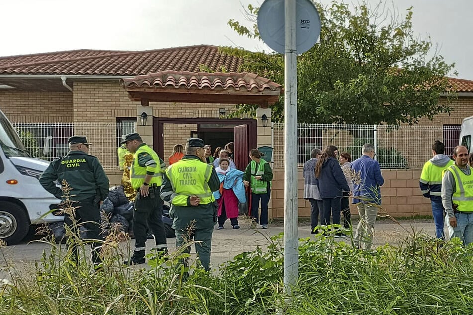 Al menos diez personas murieron en el incendio de la residencia de ancianos.