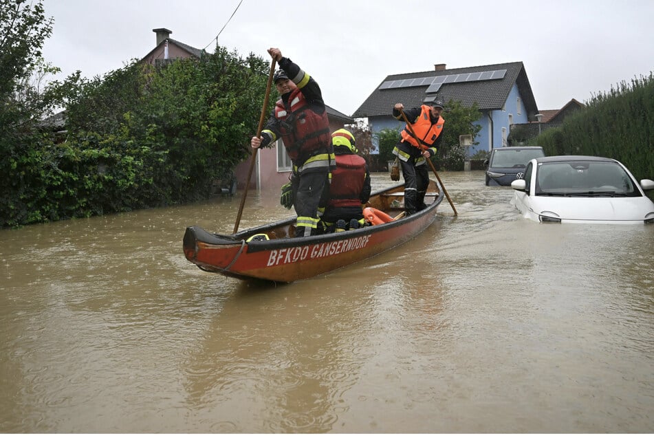 In Niederösterreich herrscht Katastrophenalarm. Es wurde ein Leichnam entdeckt, bei dem es sich um Hochwasser-Opfer Nummer vier handeln könnte.