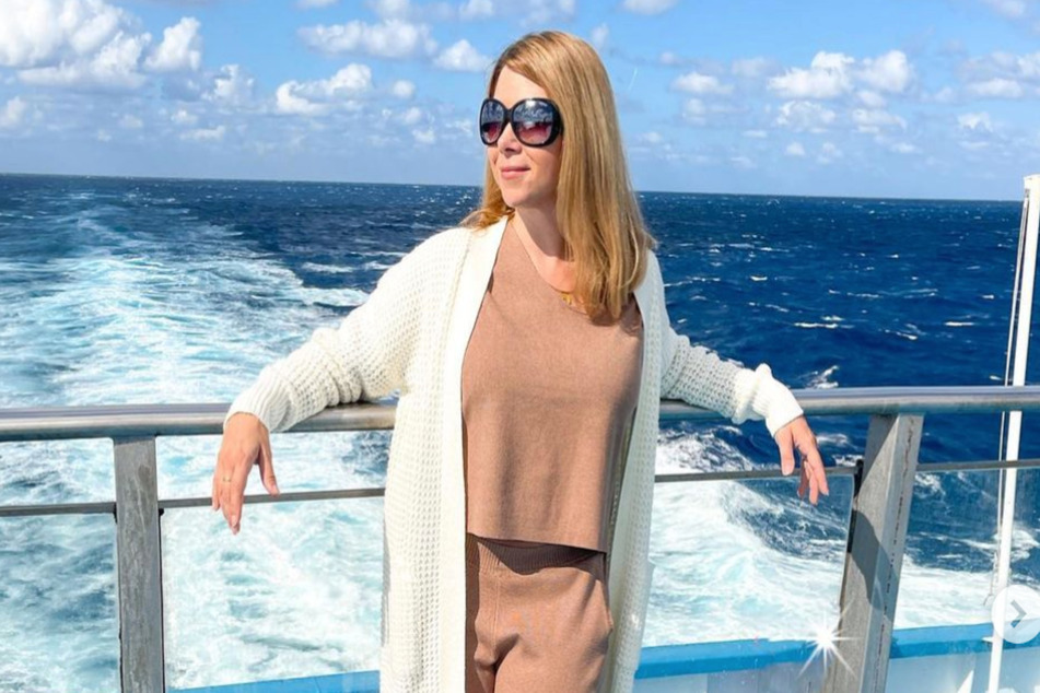 Tanja Szewczenko (44) genießt die Zeit auf der Fähre von Genua zum Endziel Palermo.