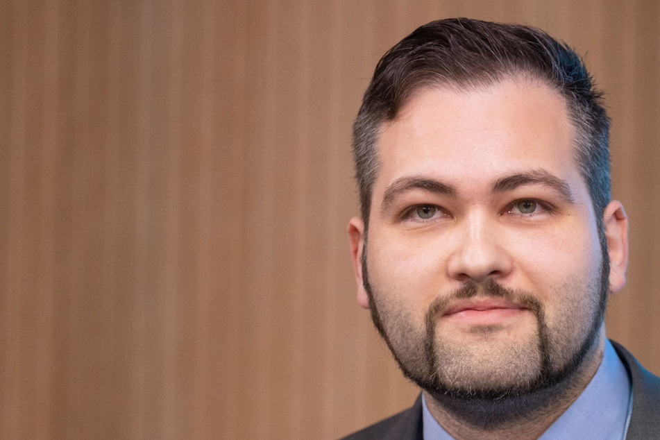 Ungeimpfter AfD-Abgeordneter zieht wegen Corona-Testpflicht vor Gericht