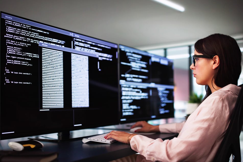 Nicht nur Textverarbeitung und Tabellenkalkulation: Häufig laufen auch der Zahlungsverkehr oder das Betriebssystem von Behörden-Computern über Software-Systeme, die in Amerika entwickelt wurden. (Symbolbild)