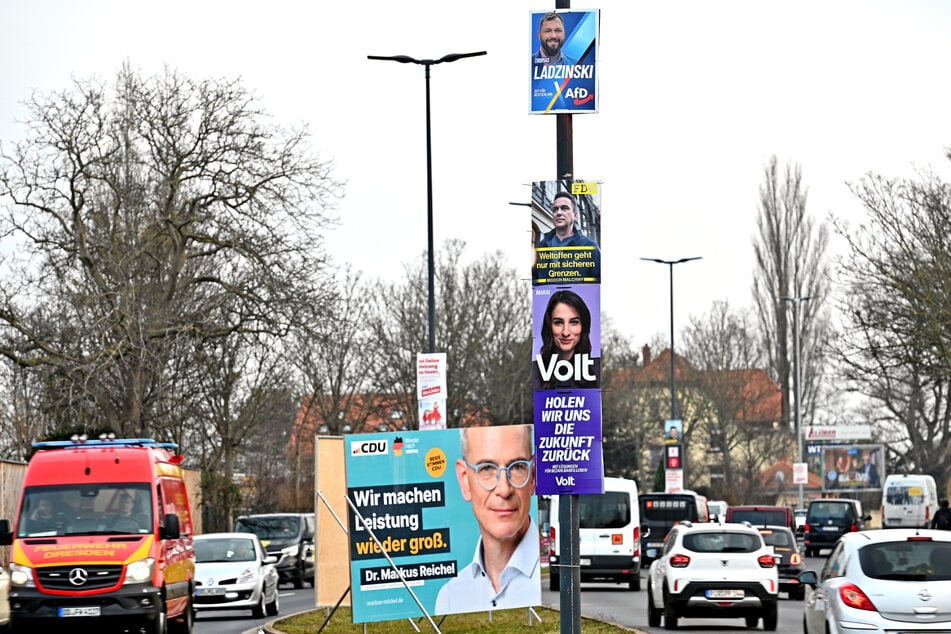 Wahlplakate überall. Am 24. Januar 2025 wird über die Zulassung der eingereichten Landeslisten entschieden.