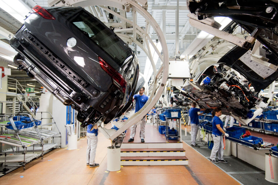 Chipmangel macht deutscher Autoindustrie weiterhin schwer zu schaffen