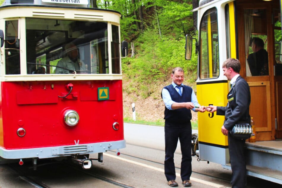 Erhaltet vom Schaffner einen Sonderfahrschein im Look der Originalfahrscheine aus dem Jahr 1920.