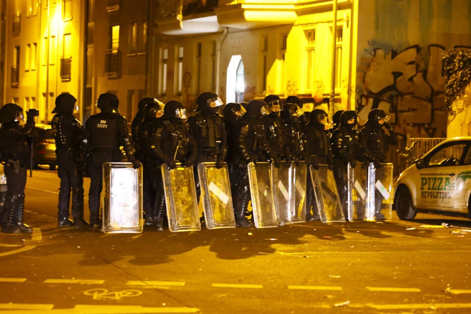 Die Polizeipräsenz war auch am Connewitzer Kreuz enorm.