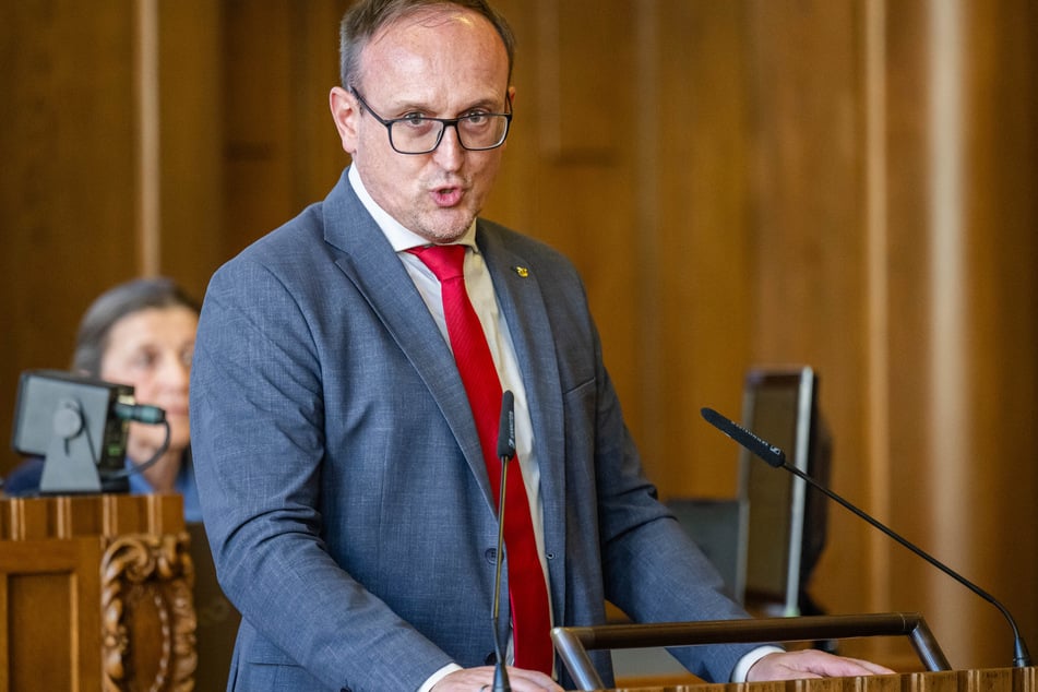 Jörg Vieweg (55, SPD) wirft dem Rathaus bei den E-Scootern Verzögerungstaktik vor.