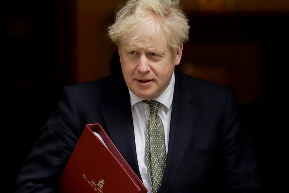 Boris Johnson, Premierminister von Großbritannien, geht von der Downing Street 10 zu einem Treffen mit seinen Ministern im Auswärtigen Amt.
