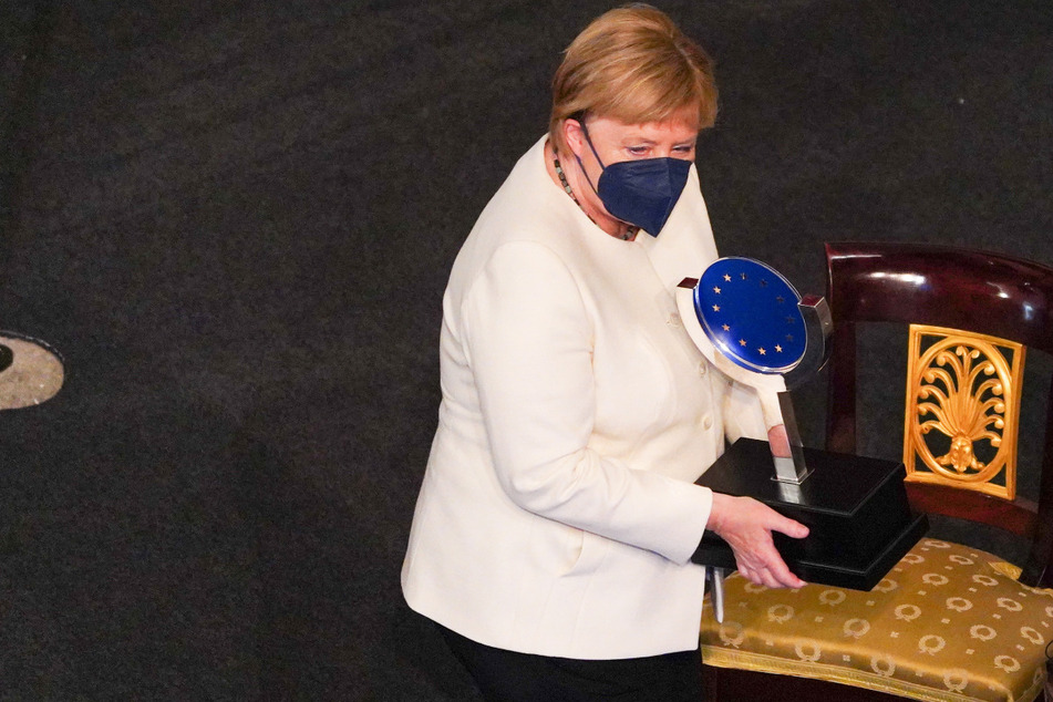 Große Ehre: Merkel mit Europapreis geehrt!