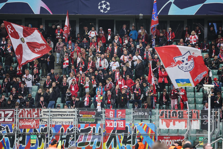 Leipzig-Fans kritisieren die Kontrollen Vor dem Champions-League-Spiel in Warschau.