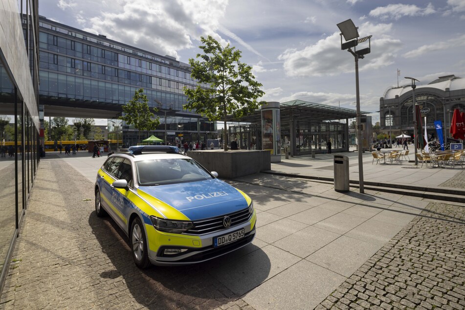 Am Wiener Platz gingen zwei 18-Jährige auf einen 24-Jährigen los. (Archivbild)