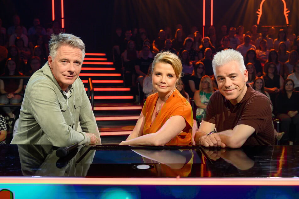 Jörg Pilawa (59, v.l.), Annette Frier (51) und Michael Mittermeier (59) spielen als Team zusammen.