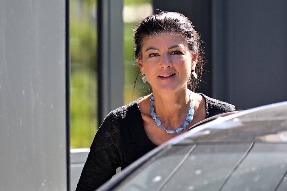 BSW-Parteigründerin Sahra Wagenknecht (56) hat sich auf Bundesebene offen für Gespräche mit der AfD gezeigt.