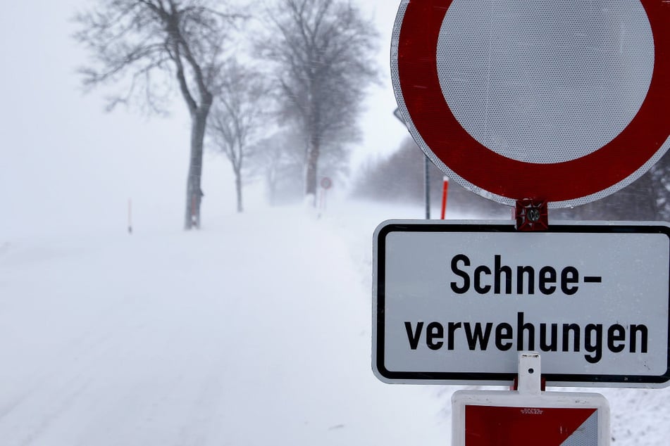 Unwetterwarnung im Erzgebirge: Orkanartige Böen und Schnee-Verwehungen