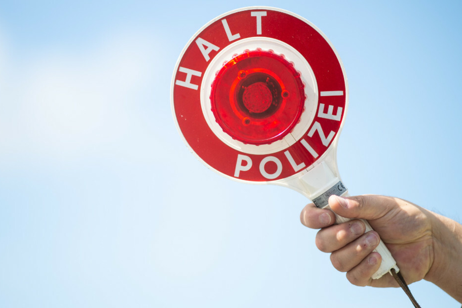 Bei Kontrollen in der ersten Schulwoche hat die Polizei im Freistaat Bayern in diesem Jahr mehr Gurtmuffel ertappt als im Vorjahr. (Symbolbild)