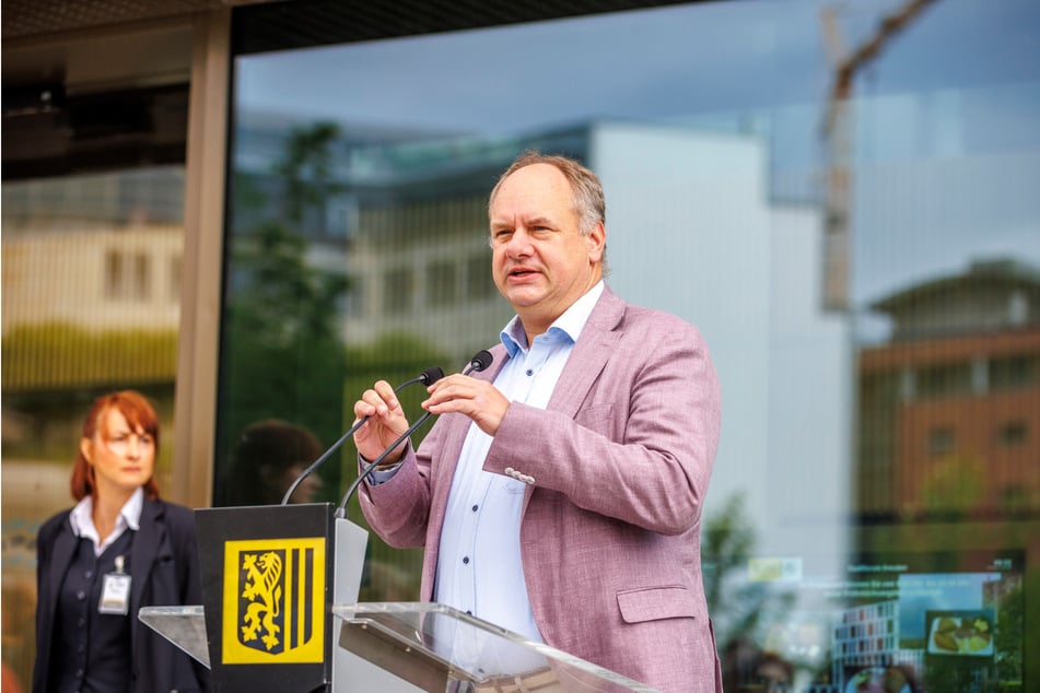 Dresdens OB Dirk Hilbert (54, FDP) will ein Aus der beliebten Krimi-Serien verhindern.