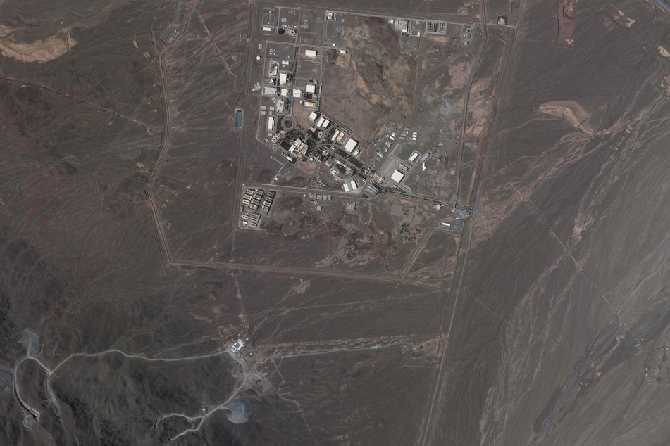 Dieses Satellitenbild soll die unterirdische iranische Nuklearanlage Natanz zeigen. Hier bastelt der Iran an seiner Atombombe.