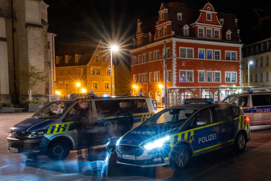 Heftige Explosion auf Marktplatz in Halle! Zwei Mädchen und eine Frau schwer verletzt