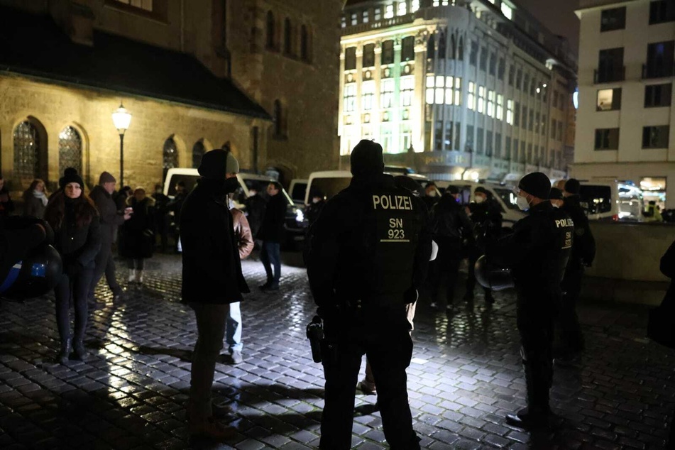 The police ended a meeting at the Nikolaikirchhof.