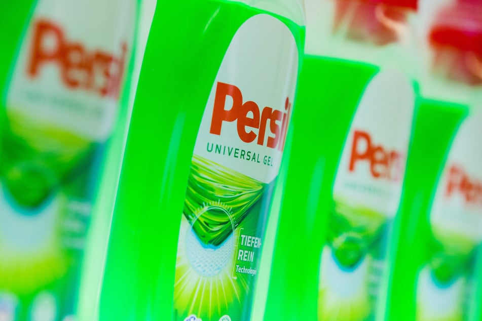 Henkel stellt unter anderem Waschmittel wie Persil her. (Archivbild)