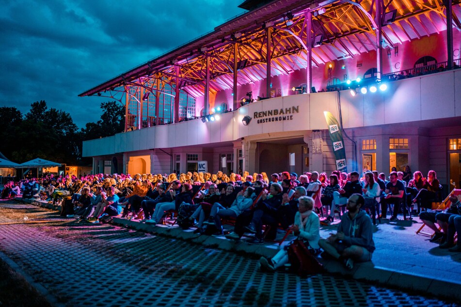 Auch dieses Jahr findet auf der Rennbahn im Scheibenholz wieder das Sommerkino statt.