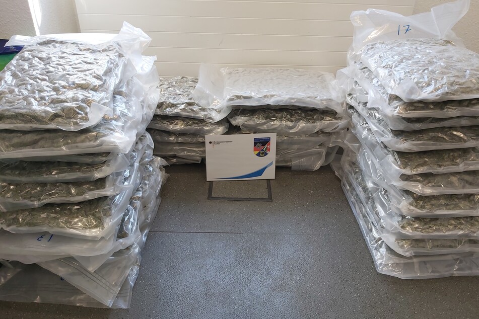 Die Bundespolizei hat am Dienstagmorgen einen mutmaßlichen Drogenschmuggler mit 34 Kilogramm Drogen im Kofferraum gefasst.