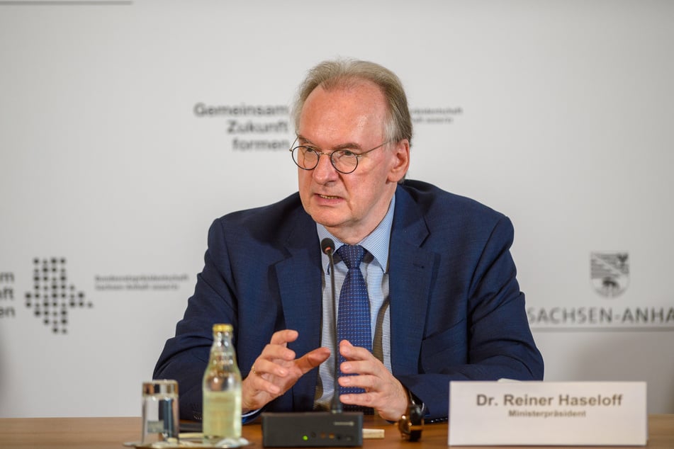 Haseloff hatte bereits bei einer Pressekonferenz am Dienstag angekündigt, sich bei den nächsten Bund-Länder-Beratungen für weitere Lockerungen einzusetzen.