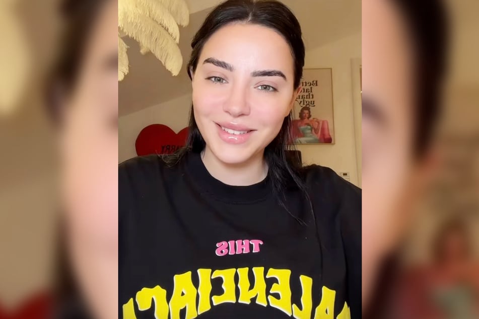 Die ehemalige "Bachelor"-Kandidatin bot den Hatern ein Treffen an: Sie lächelte, als sie die Einladung aussprach.